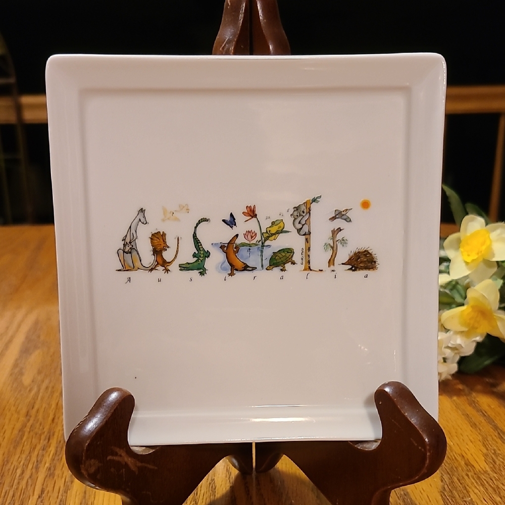 White Square Australia Plate By Guritno with Animal Design